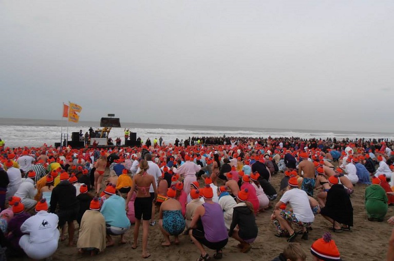 Nieuwjaarsduik 2015 wijk aan zee